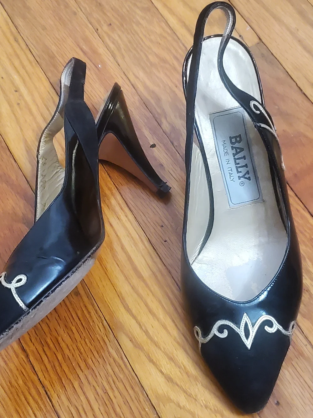 Bally Black Leather Pointed Slingback Heels with Gold Embroidery Sz 5.5